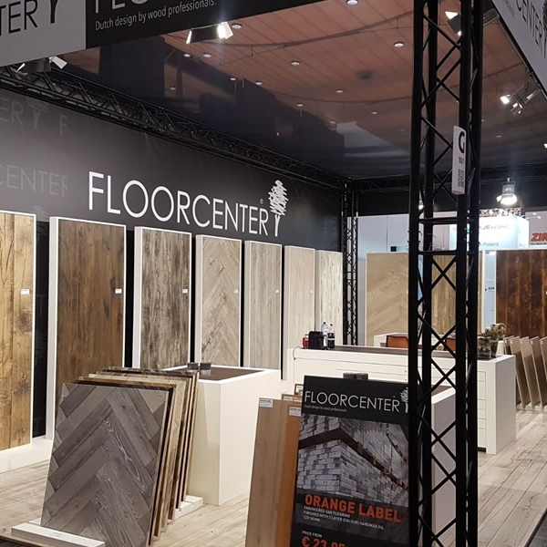 Ruimtelijke en uitnodigende stand voor Floorcenter