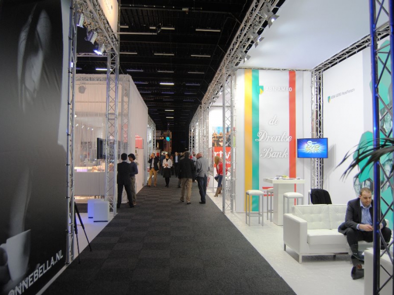 The White Lounge